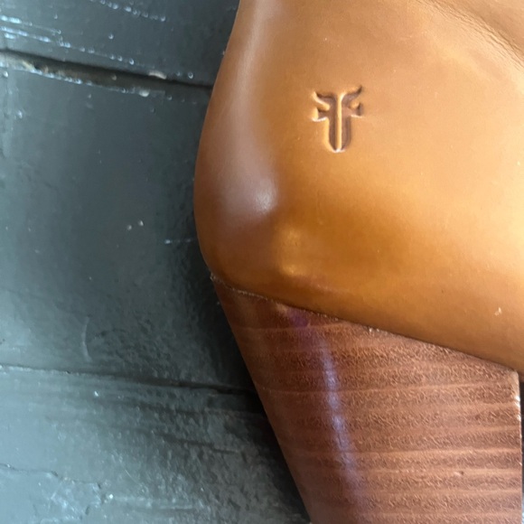 Frye JenniferBrown Leather Ankle Booties - Picture 2 of 11